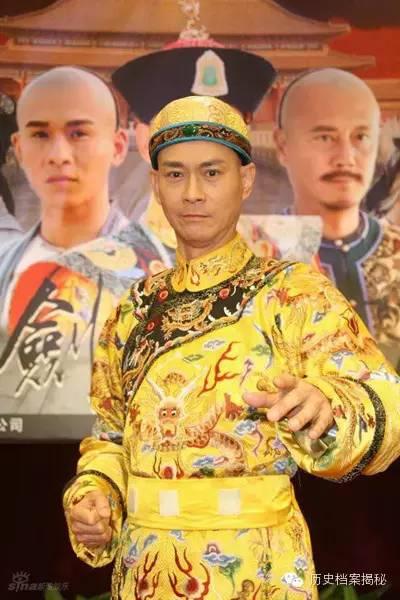 郭宝玉本是金国将领,后来降了蒙古,当然不会是弯弓射雕的金刀驸马,也