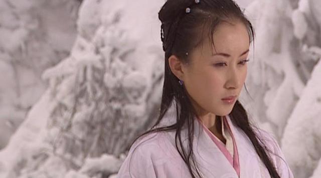 丁典与凌霜华一见钟情,他们明知彼此都是凌退思为了得到