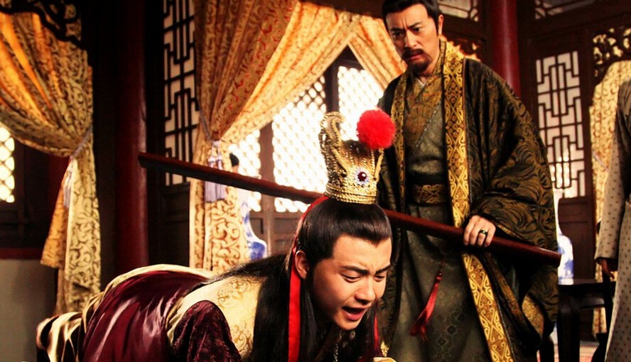 最终,忠顺王爷抓住了贾宝玉胡作非为,拐人优伶的"卑劣"行径给贾政下了