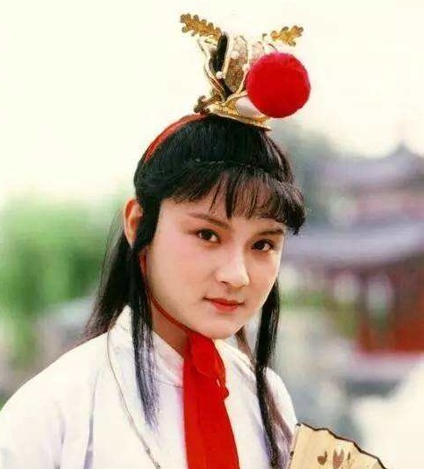 原文第五十二回,麝月跟坠儿妈吵架,麝月:……便是叫名字,从